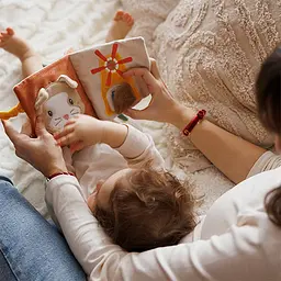 Дитяча розвивальна сенсорна м’яка книжечка іграшка з дзеркалом і брязкальцем Cow Bingo від народження BabyOno 1690 - мініатюра 5