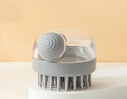 Масажна щітка для миття голови з дозатором 14757 7х8.5 см сіра