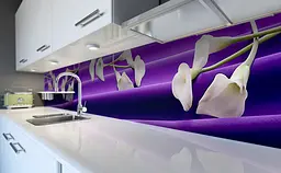 Вініловий кухонний фартух Білі Калли наклейка для кухні ПВХ тканина шовк Квіти Фіолетовий Happy Pocket Z181664