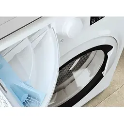 Пральна машина Whirlpool фронтальна, 6кг, 1200, A+++, 43см, дисплей, інвертор, люк чорний, білий (WRBSS6239WUA) - мініатюра 4