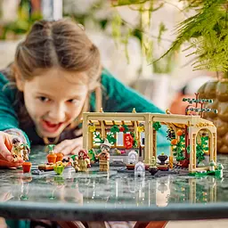 Конструктор LEGO Harry Potter Замок Гогвортс: урок гербології 390 деталей (76445) - мініатюра 14