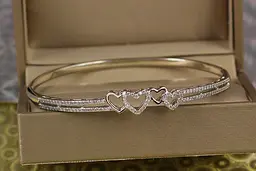 Браслет бенгл Xuping Jewelry чотири серця 57 мм 9 мм на руку від 16 см до 18 см сріблястий