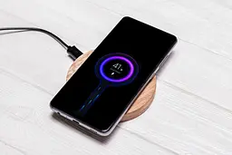 Дерев'яна підставка з бездротовою зарядкою для смартфону EcoWalnut "iCharge" - мініатюра 2