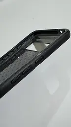 Оригінальний протиударний силіконовий чохол Tech21 Evo Check для Google Pixel 8 Pro Smokey Black - мініатюра 2