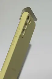 Оригінальний силіконовий чохол для Samsung Galaxy S22 PLUS Silicone Cover Butter Yellow EF-PS906TYEGRU SM-906 - мініатюра 5