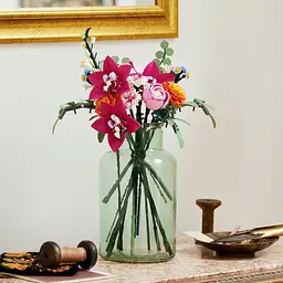 Конструктор LEGO Botanicals Милий рожевий букет квітів 749 деталей (10342) - мініатюра 4