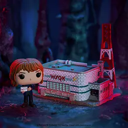 Набір ігрових фігурок FUNKO POP! Town серії "Дивні дива" – РОБІН З РАДІОСТАНЦІЄЮ WSQK Funko 86620 - мініатюра 3