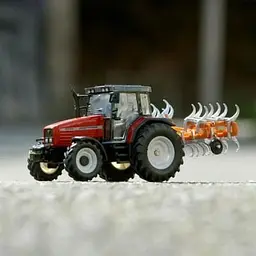 Модель Britains Трактор Massey Ferguson 6290 з культиватором 1:32 (43335) - мініатюра 5