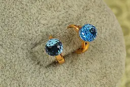 Сережки дитячі Xuping Jewelry Сваровські хамелеон багатогранність із блакитними каменями 1 см золотисті - мініатюра 3