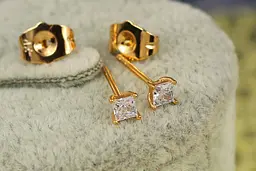 Сережки гвоздики Xuping Jewelry квадратні камінці 4 мм золотисті - мініатюра 2