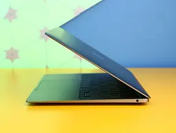 Ноутбук Apple MacBook Air 13" 8/256GB Space Gray 2020 (MGN63) Б/в [172767] - мініатюра 2