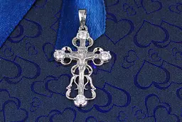 Хрестик Xuping Jewelry ажурний на кінцях камені 2,8 см сріблястий