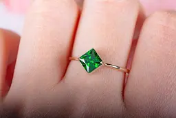 Каблучка з червоного золота з зеленим фіанітами 18 K-0010 - мініатюра 7