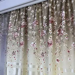 Атласні штори з квітами оливкового кольору 150х270 з тюлистом батистовим 400х270 на тасьме ALBO pbe0052708 - мініатюра 6