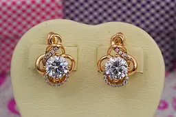 Сережки Xuping Jewelry завитки з каменем 1,8 см золотисті
