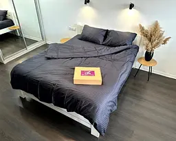 Постільна білизна LARA сатин-страйп LUX black d13182е180 з простирадлом на резинці 180х200х25 євро - мініатюра 2