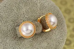 Сережки Xuping Jewelry Перлина у ажурному обідку 1,2 см золотисті - мініатюра 2