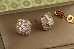 Сережки гвоздики Xuping Jewelry Квадрат в камінцях 1,2 см золотисті