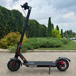 Електросамокат KUGOO M365 PRO  500W 11Ah , складний , перфаровані колеса , чорний (2025 рік) - мініатюра 2