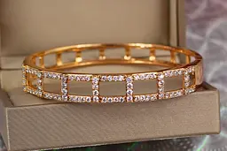 Браслет бенгл Xuping Jewelry дольче вита 60 мм 9 мм на руку від 17 до 19 см золотистий