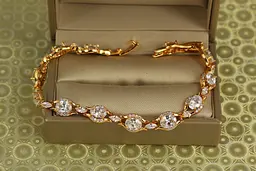 Браслет Xuping Jewelry осколки світанку з білими камнями 19 см золотистий