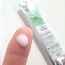 Концентрована сироватка зі спікулами VT Cosmetics Reedle Shot 100 Facial Boosting First Ampoule 2 мл (VTC094) - мініатюра 3
