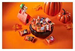 Шоколадні цукерки Reese's Peanut Butter Milk Chocolate Snoopy and Friends Halloween Candy Miniatures 281г - мініатюра 3