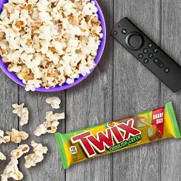 Шоколадний батончик Twix Caramel Ghoulish Green Halloween з карамеллю 85.6 г - мініатюра 4