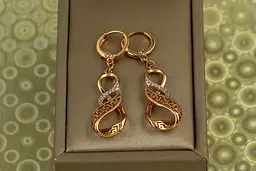 Сережки підвіски Xuping Jewelry вісімки з грецьким візерунком 4 см золотисті