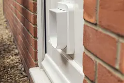 Заслінка для кішок SureFlap з ідентифікацією мікрочіпа, біла (потрібні 4 батареї AA) - мініатюра 7