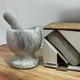 Ступка з товкачиком керамічна з дизайном під мармур, Kitchen Master Сірий 87663 - мініатюра 5
