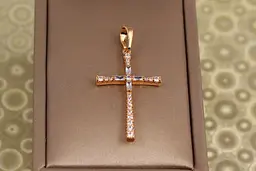Хрестик Xuping Jewelry тонкий довгий з кристалами по центру 3,3 см золотистий
