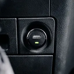 Автомобільний зарядний пристрій Strax Car Charger 2.4A Single USB-A Black Bulk (4029948595757) - мініатюра 3