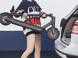 Електросамокат Xiaomi Mi Electronic Scooter Pro чорний - мініатюра 2