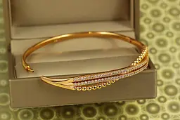 Браслет бенгл Xuping Jewelry Метеорний потік 60 мм на руку від 17 до 19 см золотистий - мініатюра 2