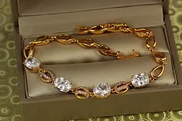 Браслет Xuping Jewelry П"єса із білими каменями 16,5 см 10 мм золотистий