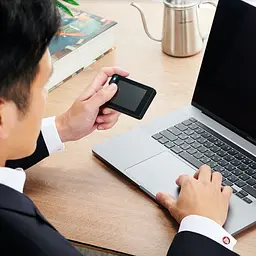 Апаратний криптогаманець SecuX W20 з сенсорним екраном і Bluetooth — Чорний - мініатюра 5