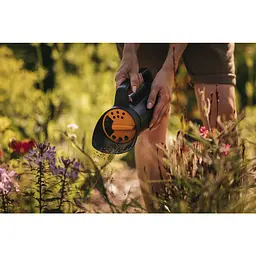 Розкидач ручний для солі та піску Fiskars Solid™ 2,3 л (1057076) - мініатюра 5