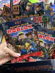 Герой Roblox 99300 В БЛОЦІ, сюрприз, 3 колекційні картки, в коробці