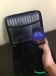 Ударний перкусійний масажер тригерних точок Massage Gun 2500 mAh (6 насадок, 30 швидкостей) - мініатюра 6