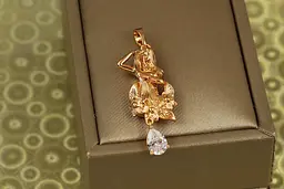 Кулон Xuping Jewelry Дівчина з танцюючою краплею 3,3 см золотистий