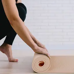 Килимок (мат) для фітнесу та йоги Gymtek NBR 1,5см персиковий - мініатюра 5