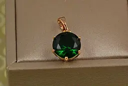 Кулон Xuping Jewelry зелений камінь на шість кріплень 9 мм золотистий