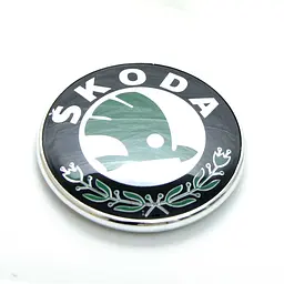 Емблема для Skoda 72 мм / пластикова / скотч 3М