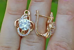 Серьги Xuping Jewelry завитушки с камнем 1,8 см золотистые - миниатюра 2
