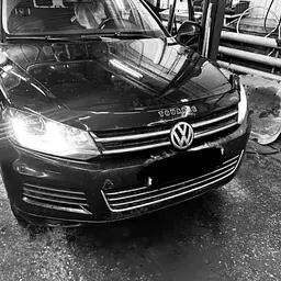Дефлектор капоту мухобійка Volkswagen Touareg 2010- Євро Кріплення (Vip Tuning) - мініатюра 2
