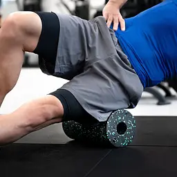 Масажний ролик Gymtek для йоги та фітнесу EPP 30*15см чорно-зелений - мініатюра 5