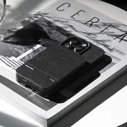 Портативна батарея Native Union (Re) Classic Magnetic Power Bank 5000 мАг Black (PB-5KMS-BLK) - мініатюра 8