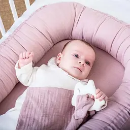 Прорізувач для зубів Kikadu каучуковий Кролик з комфортером блідо-рожевий (1874605) - мініатюра 2