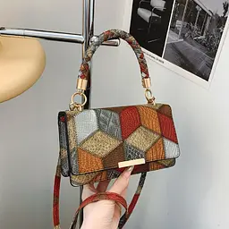 Кросбоді з еко-шкіри з геометричним малюнком Lilly P2-15119230R мультиколор